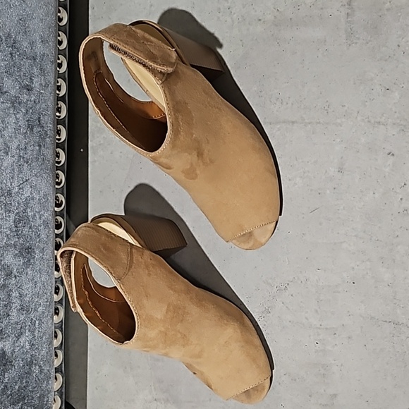 Tan Peep Toe Block Heels - Picture 2 of 6